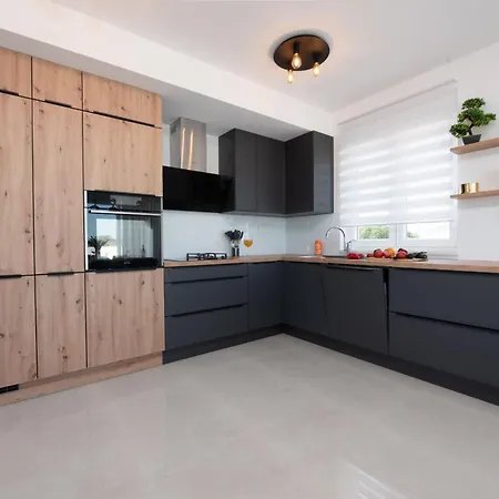 Roma Zadarvillas * Nin