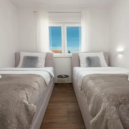 Roma Zadarvillas * Nin